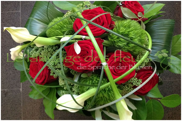 Flowers Munich, Bouquet of red roses white calla