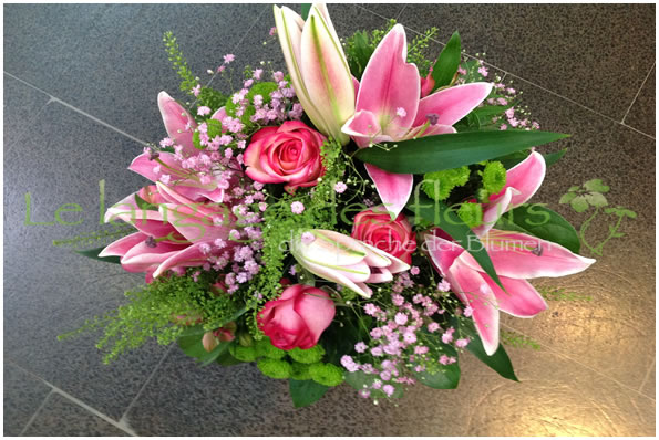 Flowers Munich, Bouquet with pink lilies